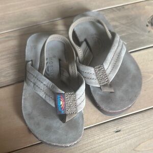 Used little kids Rainbow Tan Sandals Comfortable Flip Flops size: 7/8